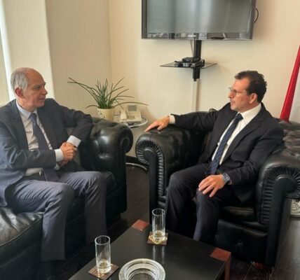 شحادة استقبل ماغرو وبحثا سبل دعم فرنسا لبنان على كافة الصعد