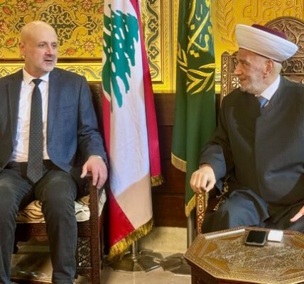 مفتي الجمهورية اللبنانية يستقبل القاضي بسام مولوي: تأكيد على الوحدة الوطنية وبناء الدولة
