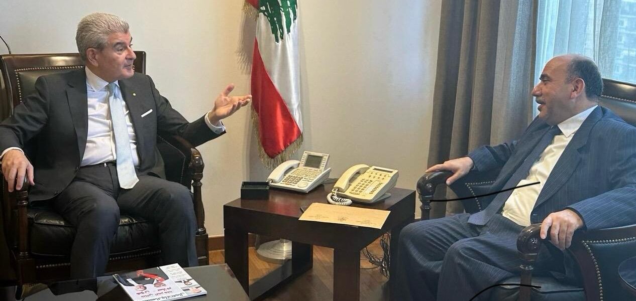 استقبل وزير الصناعة جو عيسى الخوري سفير المملكة الأردنية الهاشمية في لبنان وليد الحديد، وعرضا التعاون القائم بين البلدين وكيفية تعزيز التبادل الصناعي بينهما.