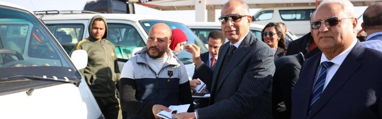 البنك الزراعي المصري يسلم 78 سيارة ميكروباص ضمن مبادرة إحلال السيارات بمحافظة المنيا