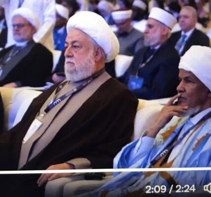 المفتي عسيران يدعو إلى الوحدة للرقي بالأمة خلال مشاركته في مؤتمر بناء الجسور بمكة