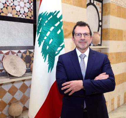 شحادة: اللاجئون السوريون يشكلون خطراً وجودياً على لبنان وحان وقت عودتهم