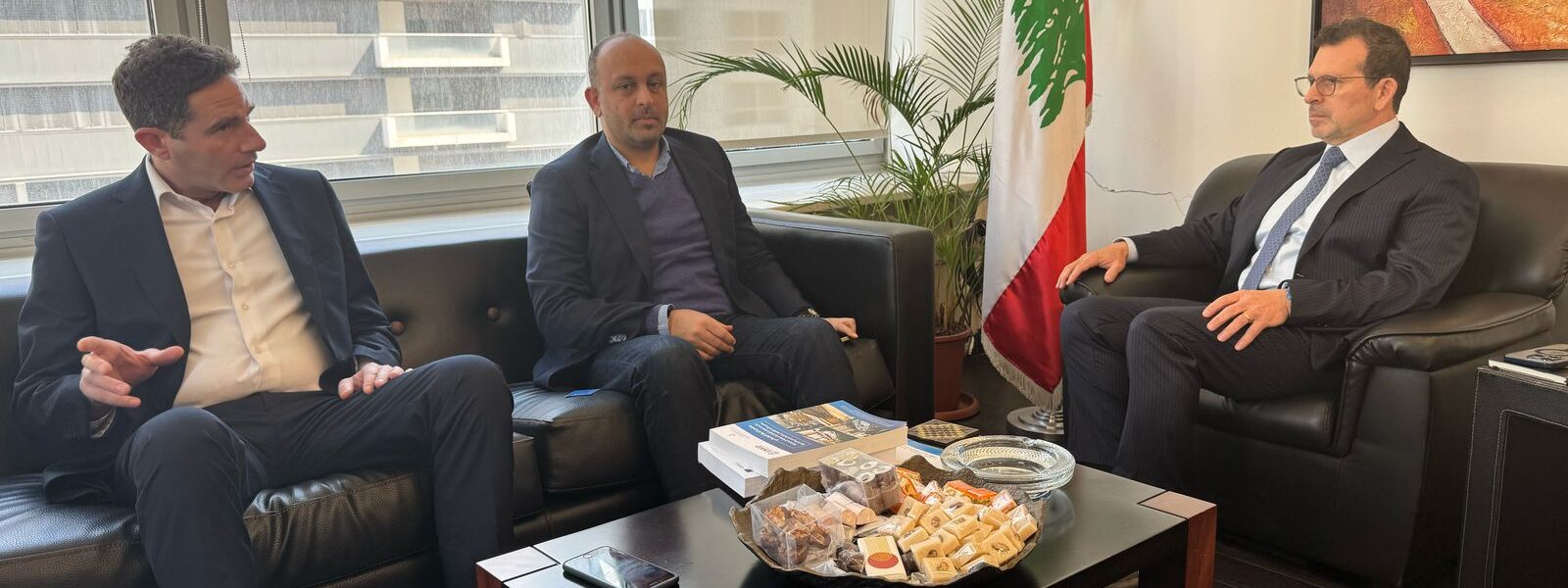 شحادة يستقبل رئيس البنك الأوروبي وزواراً.. التكنولوجيا في صلب اهتمامات الوزارة