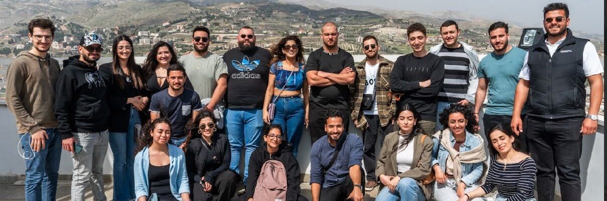 استضاف نادي روتارأكت زحلة كابيتول “Barme Lebnenye -Zahle Edition”، حيث رحّب بأعضاء من نوادي روتارأكت زغرتا الزاوية، طرابلس، ساحل المتن، وجبيل لقضاء يوم مميز احتفاءً بتراث زحلة الغني.  بدأت الرحلة بجلسة قهوة وحوارات في Thinkers Coffee Shop، تلتها زيارة هادئة إلى سيدة زحلة والبقاع، حيث استمتع المشاركون بإطلالات خلابة. بعد ذلك، جالوا في أبرز المعالم الثقافية والتاريخية للمدينة، بما في ذلك متحف مطرانية سيّدة النجاة، سوق البلاط، ،منزل بشارة أبو مراد، و معمل الشمع   واستمرت التجربة بغوص عميق في ثقافة النبيذ الشهيرة في زحلة، من خلال جولات وتذوّق في  Chateau Ksara, و Cave Abou Hanna. ثم اختُتم اليوم بغداء لذيذ في مطعم حبيس، حيث استمتع الجميع بالمأكولات المحلية الأصيلة، مما جعل هذا اليوم تجربة زحليّة غنية ولا تُنسى.