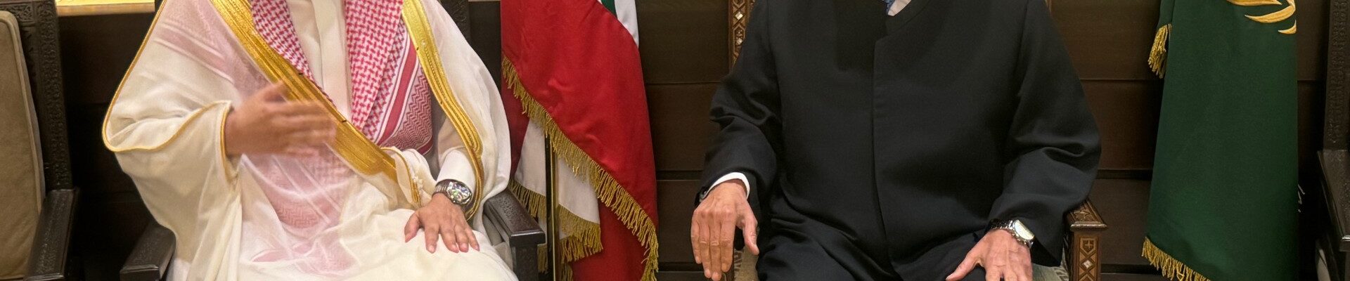 استقبل مفتي الجمهورية اللبنانية الشيخ عبد اللطيف دريان في دار الفتوى سفير المملكة العربية السعودية في لبنان وليد بخاري