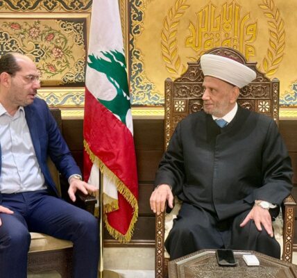 استقبل مفتي الجمهورية اللبنانية الشيخ عبد اللطيف دريان في دار الفتوى النائب حسن مراد