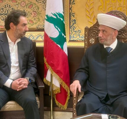 استقبل مفتي الجمهورية اللبنانية الشيخ عبد اللطيف دريان في دار الفتوى النائب وضاح الصادق