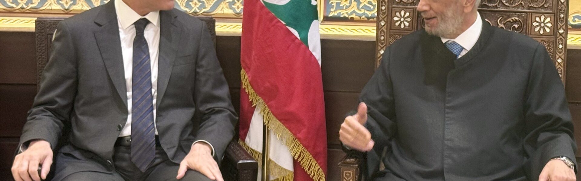 استقبل مفتي الجمهورية اللبنانية الشيخ عبد اللطيف دريان في دار الفتوى وزير الداخلية والبلديات أحمد الحجار الذي قال بعد اللقاء: أحببت اليوم أن أقوم بزيارة سماحته، لأطلعه على التحضيرات التي تقوم بها وزارة الداخلية لإجراء الانتخابات البلدية والاختيارية في كل لبنان، بدءًا بمحافظة جبل لبنان، ومن المؤكد أنَّ سماحته يعطي بركاته لكل الوطن، ويعطي توجيهاته دائمًا بالحفاظ على الوحدة في لبنان، وعلى إجراء الاستحقاقات الدستورية في وقتها، وعنده حرص على العملية الانتخابية أن تجري بسلاسة، وبكل دقة، وبدون أيِّ مشاكل، كما كان له لفتة خاصة لمدينة بيروت، وحرصٌ على المناصفة في المجلس البلدي القادم لمدينة بيروت، وهذا الأمر متروك طبعًا للقوى السياسية في مدينة بيروت. ووزارة الداخلية كما قلت سابقًا حريصة على إجراء الانتخابات في كلِّ لبنان، وفي مدينة بيروت، بكل نزاهة وشفافيَّة، وبكل حيادية من قِبلِ أجهزة الوزارة، والأجهزة الحكومية أيضًا، وفي الوقت نفسه أنا شخصيًّا كمواطن لبنانيّ، عندي حرص مثل سماحة المفتي، وكما تفضَّل على المناصفة في مدينة بيروت، وعلى العيش المشترك الذي هو نقطة القوة في بلدنا لبنان.  إنَّ مسعى التوافق حاضر ومستمر، وسماحته يدعم هذا الشيء وهذا وهذا متروك للقوى السياسية في بيروت وللناخبين بأن يمارسوا حقهم بكل حرية ووعي، وبكل مسؤولية، حفاظاً على وحدة المدينة ودورها التاريخي كعاصمة وحاضنة لكل أبناء الوطن.   فبسئل: هناك خوف من بعض المواطنين في لبنان، من تكرار العدوان الإسرائيلي على بعض المناطق، فهل هذا يؤثر على عملية الانتخاب؟  أجاب: بالطبع هناك تحديات أمنية تواجهنا من أجل إجراء الاستحقاق الانتخابيّ، كما تواجهنا هذه التحديات في كل أمور الحياة اليومية في لبنان، لكنَّ هذا لن يثنينا بتاتاً عن التزام إجراء الاسحقاقات في وقتها، وأولها الاستحقاق الانتخابي بدءاً بمحافظة جبل لبنان يوم الأحد.  إنَّ وزارة الداخلية والحكومة تعملان وفقاً لأجندة الدولة اللبنانية، وليس لأيِّ جهة أو أجندة خارجية، “وتحديداً العدو الإسرائيلي.”