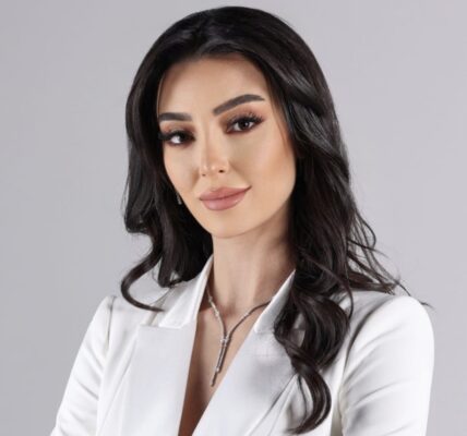 الاعلامية ميرا عبد الخالق بعد تألقها على مسرح Miss natural beauty تتوجه الى اسطنبول لهذا السبب !