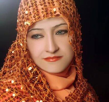 شيخ محمد مفيض الله يقدّم (أرض الحكايا) لسناء الشّعلان في ندوة هنديّة بحثيّة