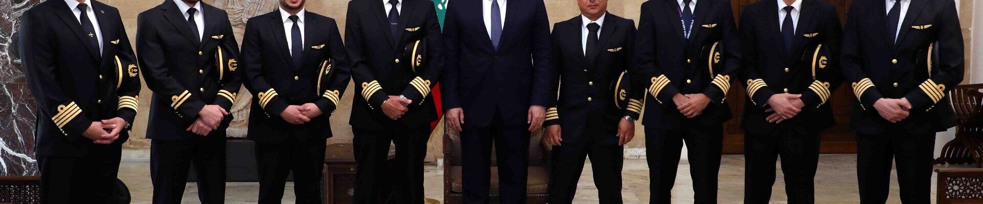 رئيس الجمهورية عرض مع نقابة الطيارين اللبنانيين تحديات عملهم واكد عزم الدولة على تطوير قطاع الطيران في لبنان