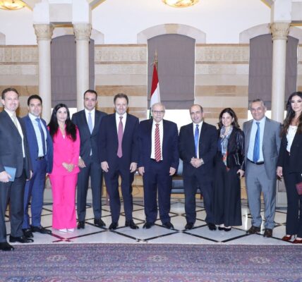 رئيس مجلس الوزراء يستقبل وفد رابطة قدامى جامعة هارفارد في لبنان ويشيد بمبادرتهم لخدمة الوطن