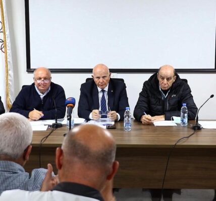 بحضور 18 إتحاداً من أصل 32 أولمبياً  عمومية الأولمبية اللبنانية أقرّت البيانين الإداري والمالي بالإجماع   تجميدعمل مركز التحكيم وتعليق قراراته  جلخ تبلّغ من الأولمبية الدولية والأولمبي الآسيوي محاذير التدخل الحكومي