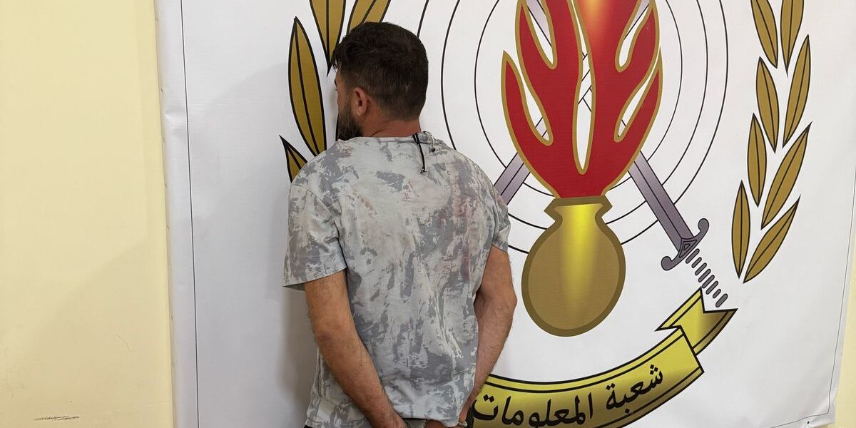 مطلوب للقضاء بجرائم سلب بقوة السلاح، سرقة، وتأليف عصابة سرقة سيارات ودراجات آلية، في قبضة شعبة المعلومات