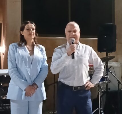احتفال لائحة كوبا لأهلها                                                                   أقام رئيس لائحة كوبا لأهلها جوزيف دعبول حفلا لمناسبة فوز اللائحة بانتخابات البلدية والاختيارية في بلدة كوبا البترون