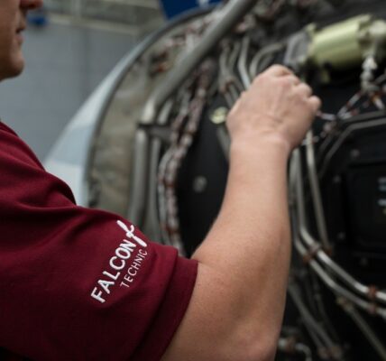 Falcon Technic ترحّب بتقديم خدماتها لأول عميل تابع لجهة خارجية: Bombardier Global 5000