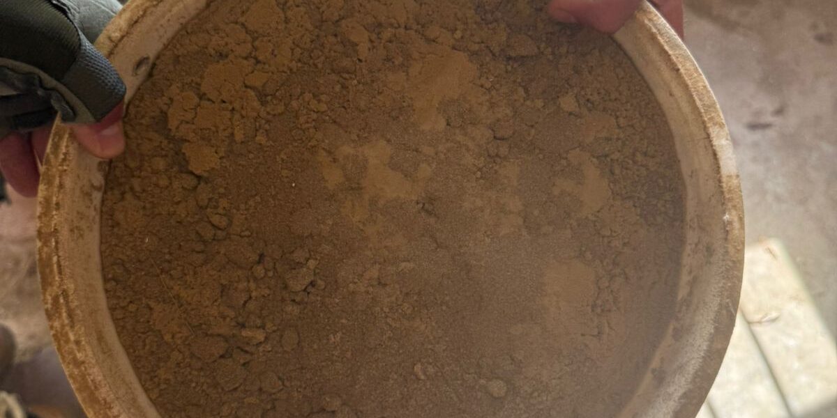 “الريجي” اكتشفت عمليات توضيب للحشيشة في مستودع داهمته بحثاً عن مصنوعات تبغية مهرّبة