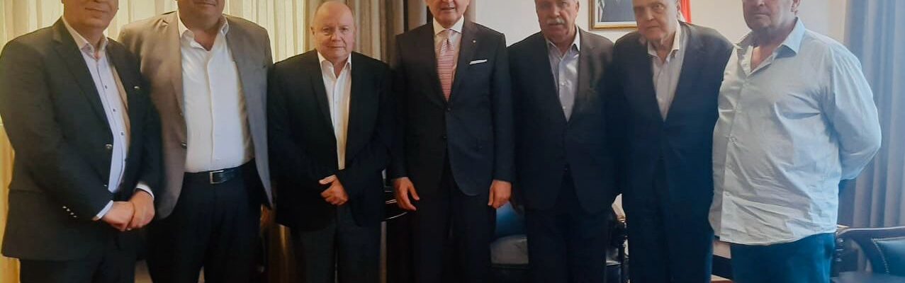 التقى وزير الصناعة جو عيسى الخوري سفير هنغاريا في لبنان فيرنز تشيلاغ وبحث معه في إطار تعزيز العلاقات الثنائية بين البلدين