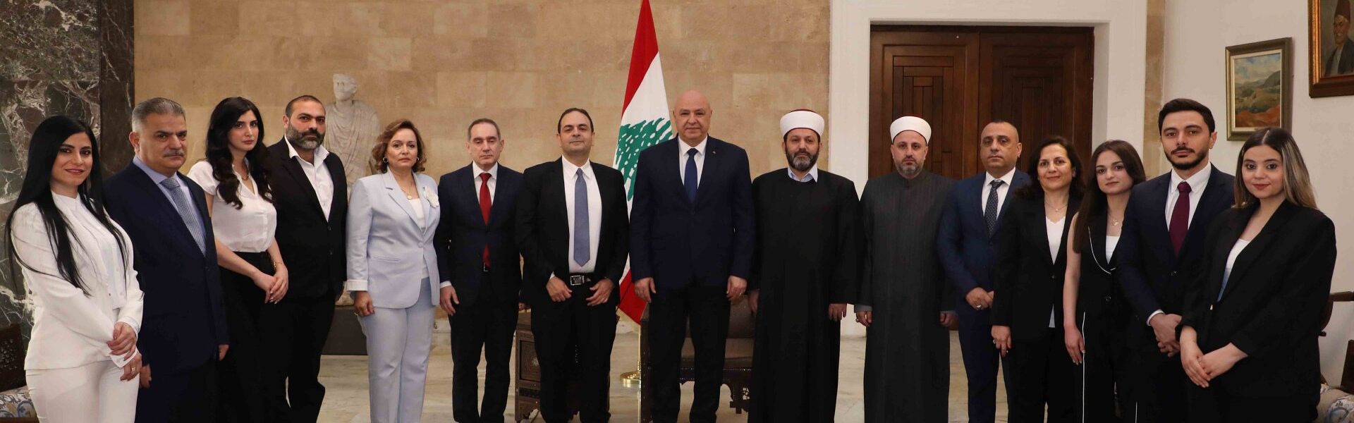 الرئيس عون استقبل النائب حيدر ناصر على رأس وفد: ثقافة المواطنة يجب ان تسود في لبنان وعلينا البناء على نجاح اللبنانيين في الخارج