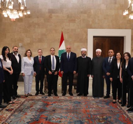 الرئيس عون استقبل النائب حيدر ناصر على رأس وفد: ثقافة المواطنة يجب ان تسود في لبنان وعلينا البناء على نجاح اللبنانيين في الخارج