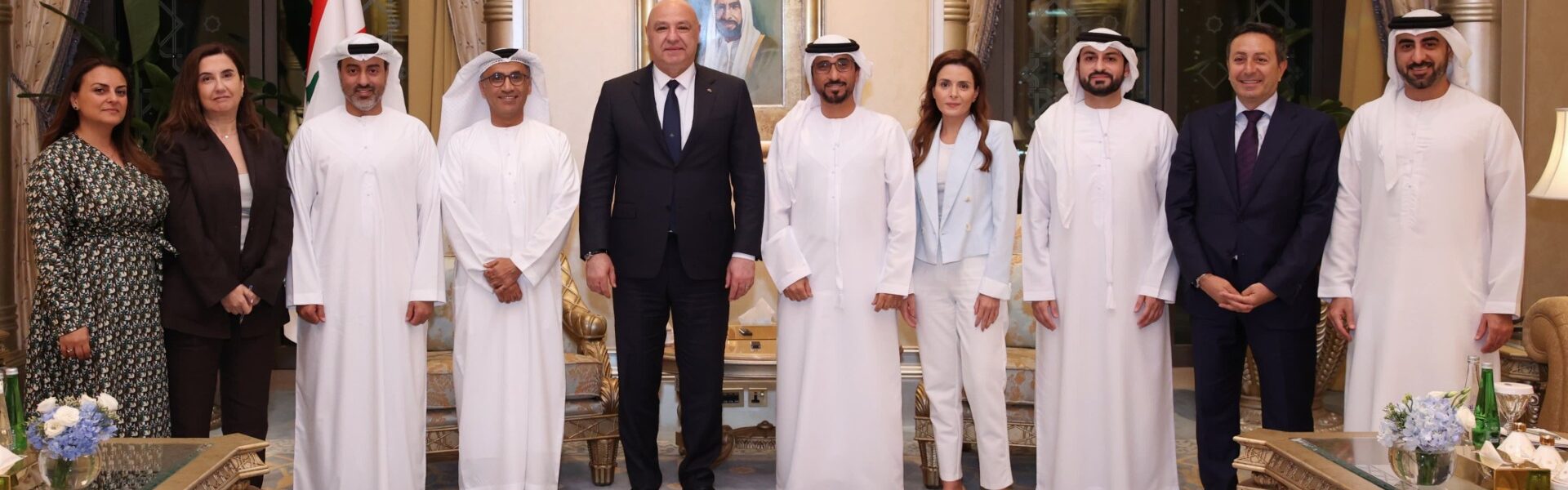 الرئيس عون التقى السفير  دندن والعاملين في السفارة في ابو ظبي وتحدث مع رؤساء تحرير الصحف الاماراتية
