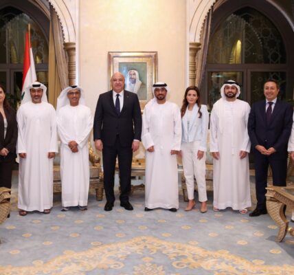 الرئيس عون التقى السفير  دندن والعاملين في السفارة في ابو ظبي وتحدث مع رؤساء تحرير الصحف الاماراتية