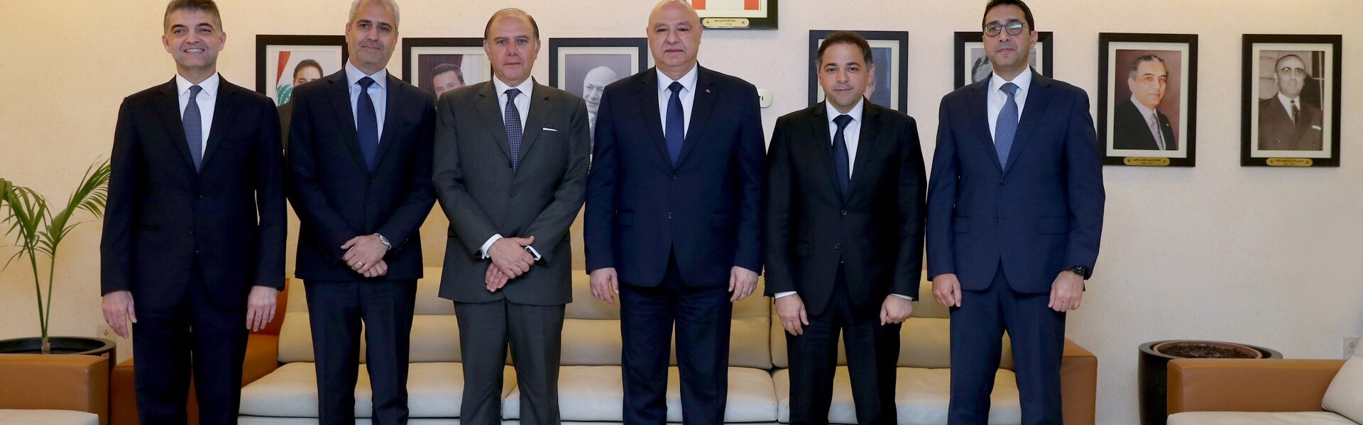 الرئيس عون زار مصرف لبنان والتقى الحاكم سعيد ونواب الحاكم الأربعة