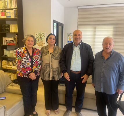 السيد نادر عزام يزور نادي خريجي المقاصد ويلتقي أعضاء الهيئة الإدارية