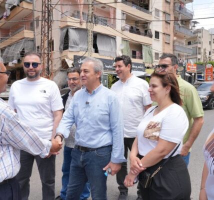 المرشح لرئاسة بلدية صيدا مصطفى حجازي وأعضاء لائحة “سوا لصيدا” جالوا في حي البراد وسط المدينة جالت لائحة “سوا لصيدا” برئاسة المرشح لرئاسة البلدية المهندس مصطفى حجازي في حي البراد في وسط المدينة.