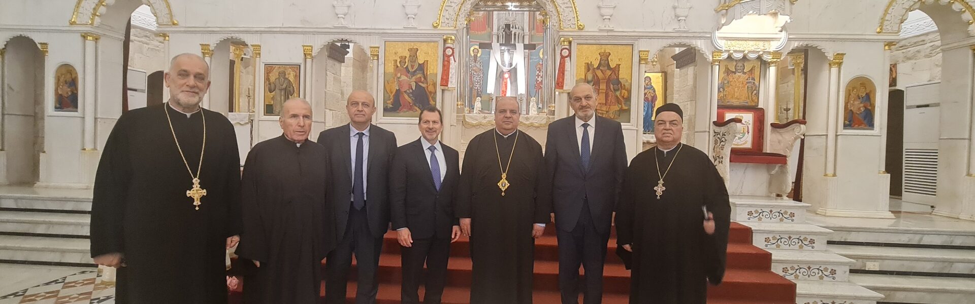 المطران إبراهيم عرض الأوضاع مع الوزير كمال شحادة