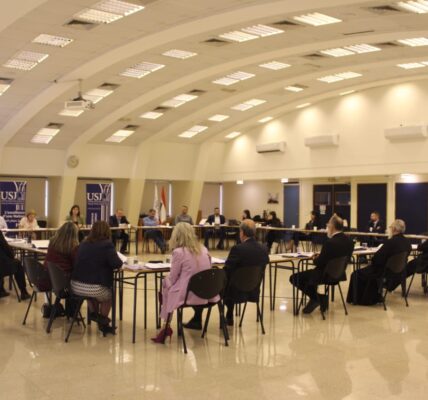 طاولة مستديرة حول  “مصلحة الطفل الفضلى” مع رؤساء المحاكم الروحية الاسلامية – المسيحية
