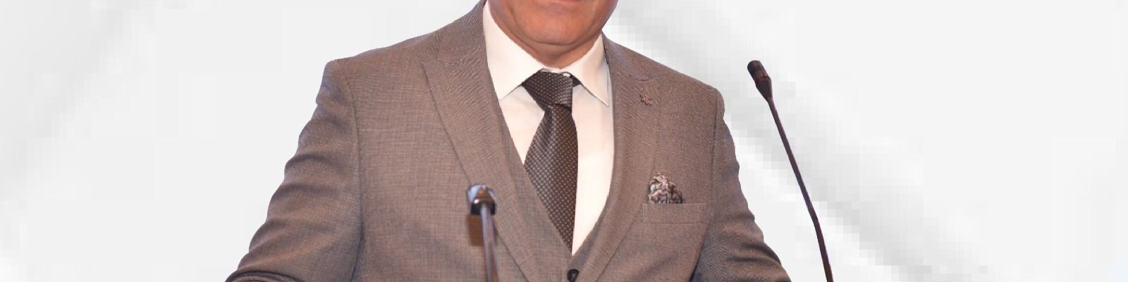 رجل الأعمال السيد نادر عزام يوجه تحية للعمال في عيدهم