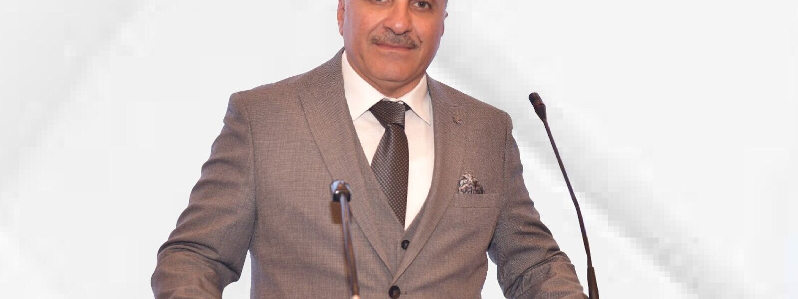 رجل الأعمال السيد نادر عزام يوجه تحية للعمال في عيدهم