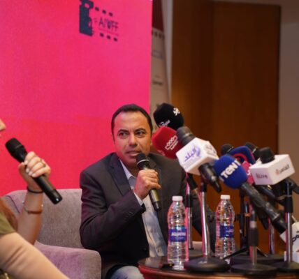 رفعت شعار كامل العدد و حفلت بالزغاريد والاحتفال