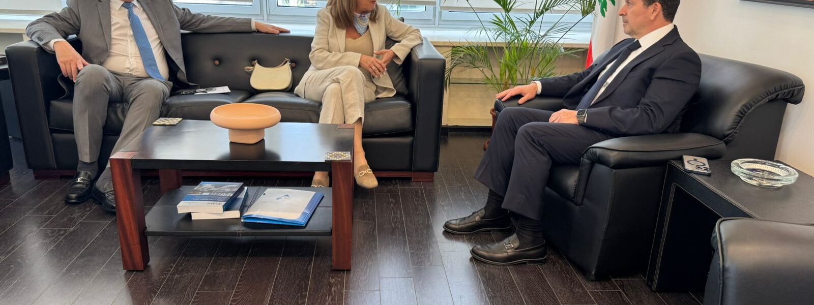 شحادة يستقبل عميدة كلية طب الأسنان في USJ.. ومؤتمر عن الـAI in Healthcare