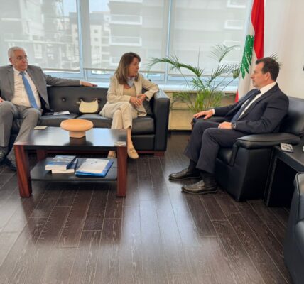 شحادة يستقبل عميدة كلية طب الأسنان في USJ.. ومؤتمر عن الـAI in Healthcare