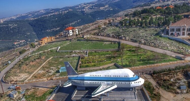 فضيحة “الضمّ والفرز” في مزيارة: قاضٍ متقاعد يتجاوز القانون ويمضي بمشروع عقاري بملايين الأمتار دون اعتمادات رسمية..