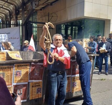 متحدون ضد الفساد: كيف يمكن إعادة قضية الودائع المصرفية إلى نصابها الصحيح بعد تضليل المودعين وملاحقة وطرد المدافعين عنهم؟