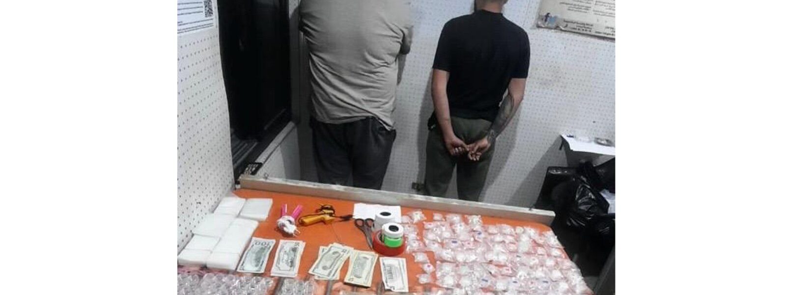 يروّج مع ابنه المخدّرات فيقعان في قبضة مفرزة استقصاء الجنوب